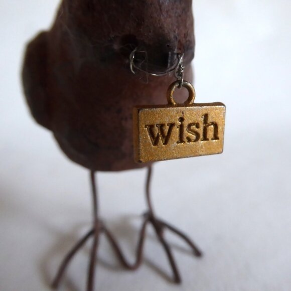 NEW 2.5” CREATIVE CO-OP BROWN RESIN BIRD SPARROW HOLDING GOLD WISH TAG - Picture 3 of 8